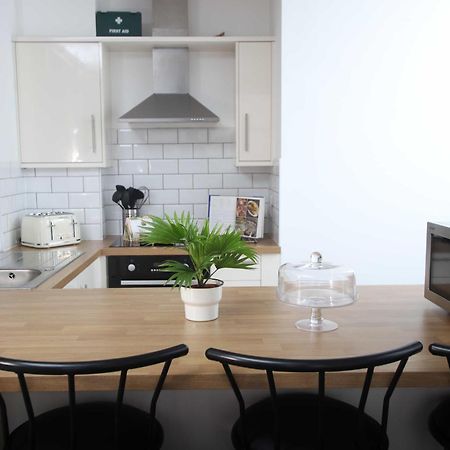 Aisiki Living At Upton Rd, Multiple 1, 2, Or 3 Bedroom Apartments, King Or Twin Beds With Free Wi-Fi & Parking Watford  Bagian luar foto