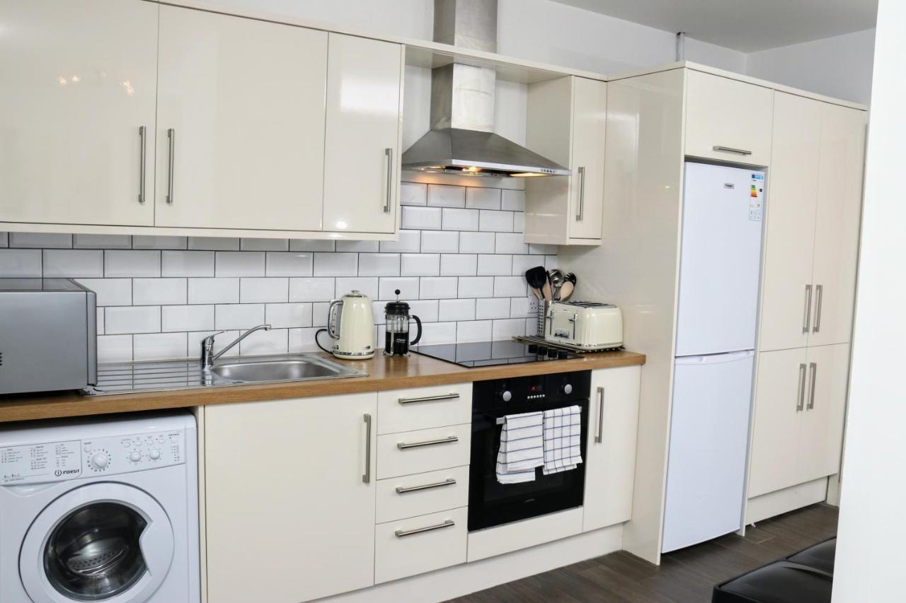Aisiki Living At Upton Rd, Multiple 1, 2, Or 3 Bedroom Apartments, King Or Twin Beds With Free Wi-Fi & Parking Watford  Bagian luar foto
