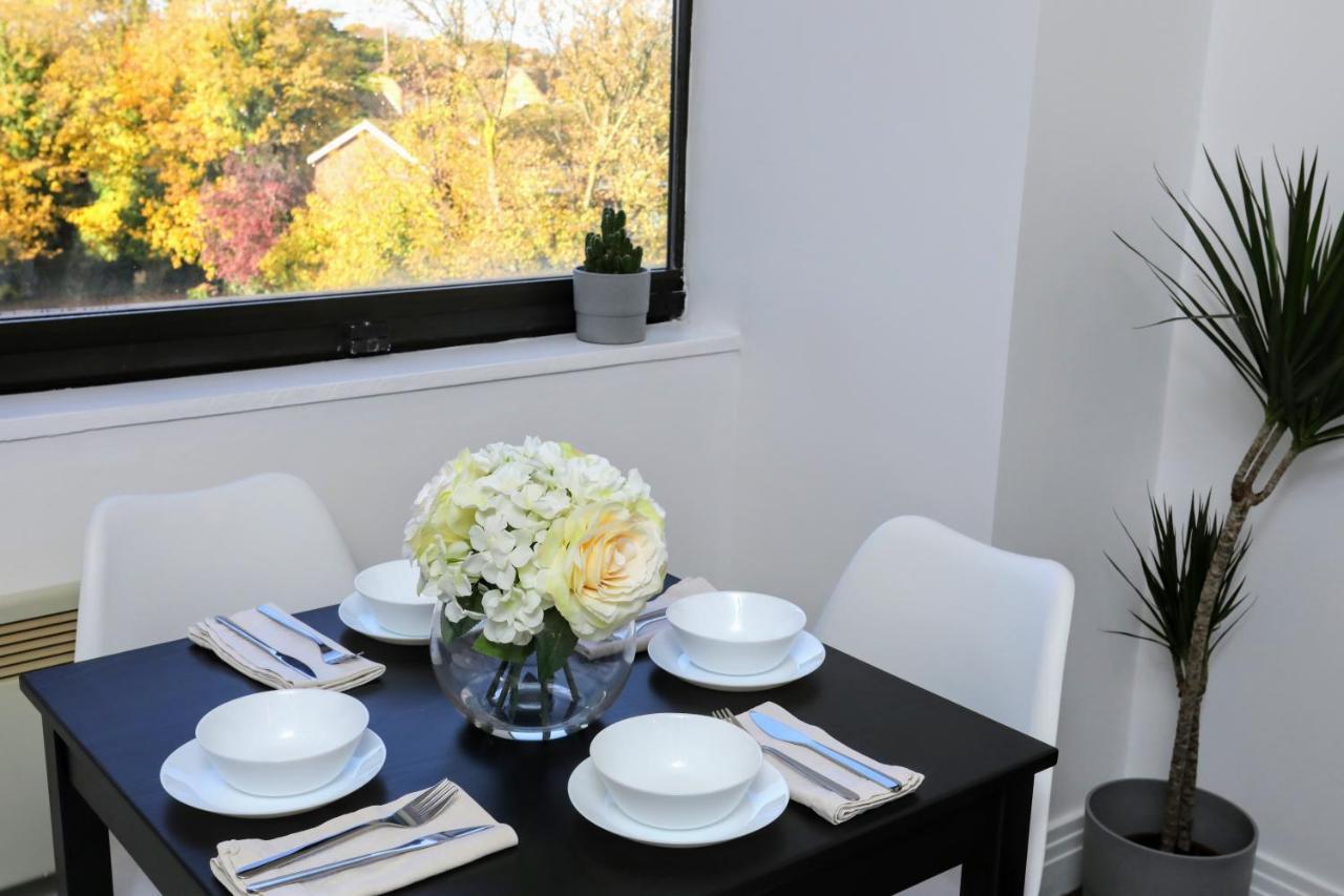 Aisiki Living At Upton Rd, Multiple 1, 2, Or 3 Bedroom Apartments, King Or Twin Beds With Free Wi-Fi & Parking Watford  Bagian luar foto