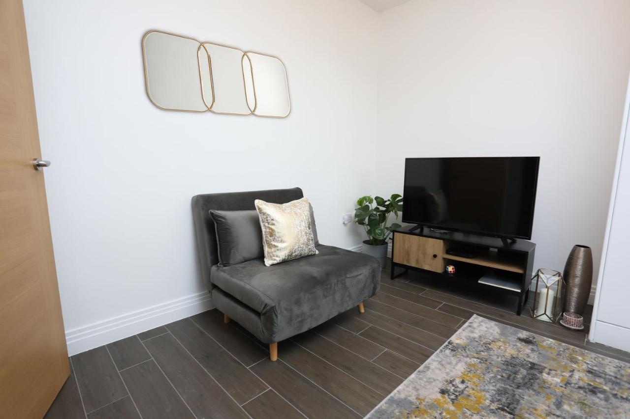 Aisiki Living At Upton Rd, Multiple 1, 2, Or 3 Bedroom Apartments, King Or Twin Beds With Free Wi-Fi & Parking Watford  Bagian luar foto
