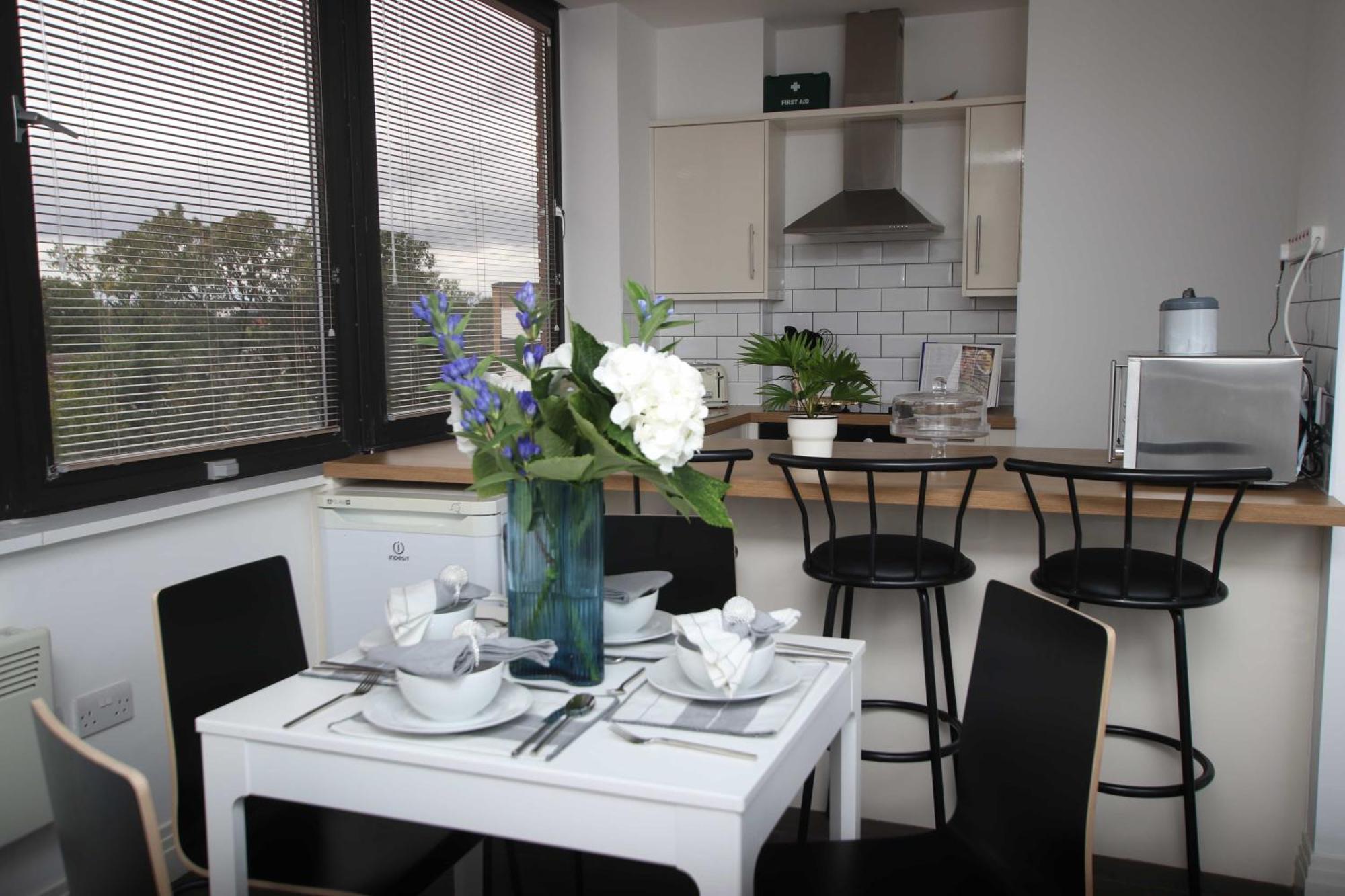 Aisiki Living At Upton Rd, Multiple 1, 2, Or 3 Bedroom Apartments, King Or Twin Beds With Free Wi-Fi & Parking Watford  Bagian luar foto