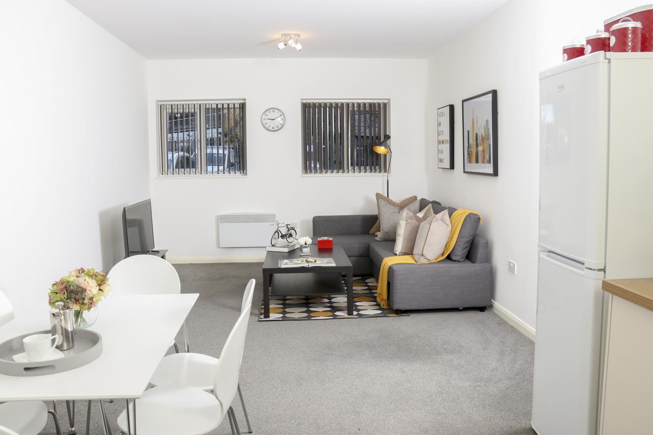 Aisiki Living At Upton Rd, Multiple 1, 2, Or 3 Bedroom Apartments, King Or Twin Beds With Free Wi-Fi & Parking Watford  Bagian luar foto