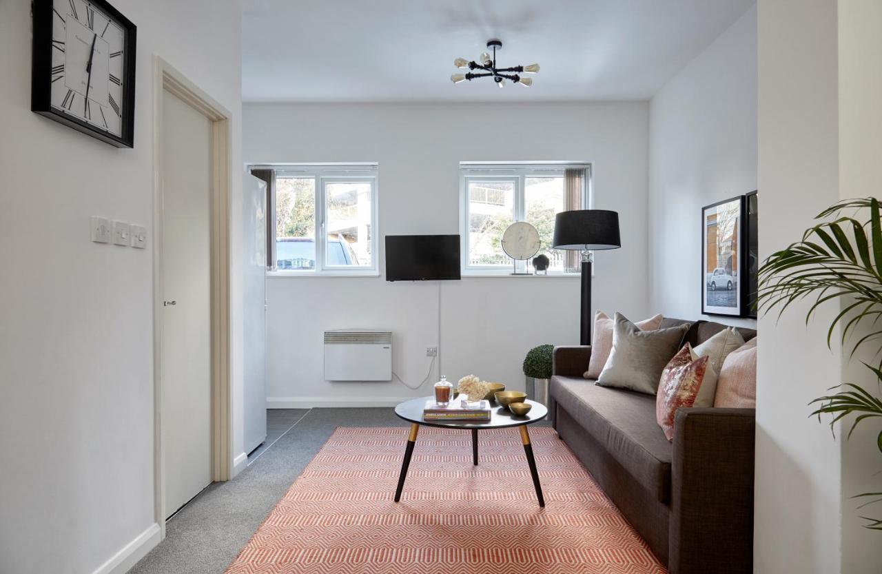 Aisiki Living At Upton Rd, Multiple 1, 2, Or 3 Bedroom Apartments, King Or Twin Beds With Free Wi-Fi & Parking Watford  Bagian luar foto